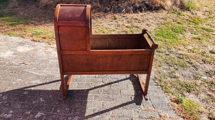 Antiek Houten Schommel kinderbedje uit 1900 Eikenhout45 Euro, Kinderen en Baby's, Babywiegjes en Ledikanten, Gebruikt, Ledikant