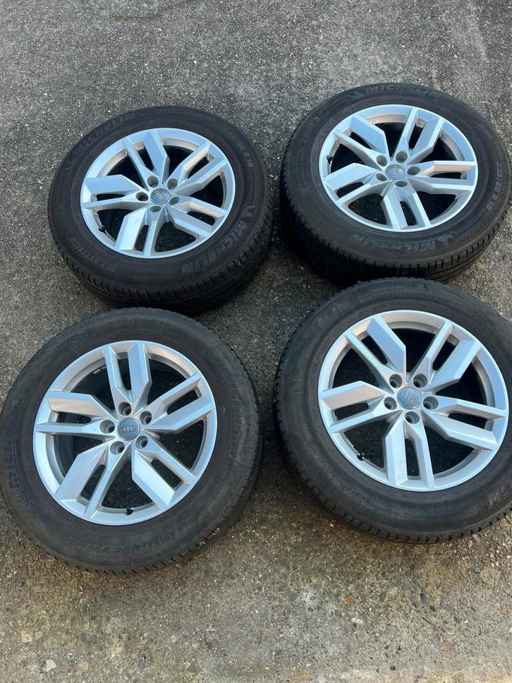 Orginele Audi Q5 Velgen met Michelin Zomerbanden, Auto-onderdelen, Banden en Velgen, Banden en Velgen, Zomerbanden, 18 inch, 235 mm