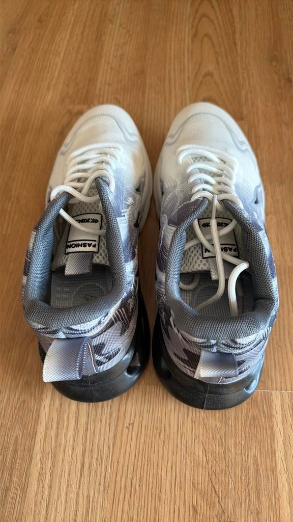 Superbe snickers blanc confortable et léger pointure 43 neuf, Vêtements | Hommes, Chaussures, Enlèvement, Comme neuf, Blanc