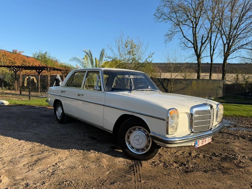 Mercedes-Benz W114, Autos, Cuir, Autres modèles, Achat, Boîte manuelle