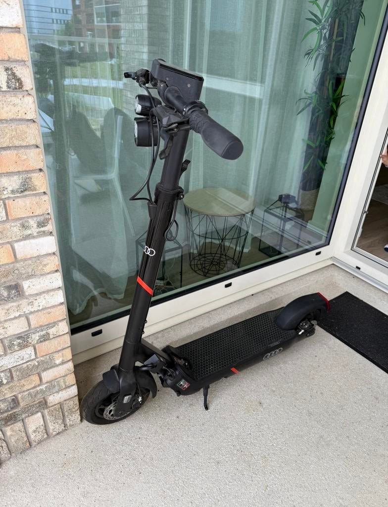 Trottinette Electrique Audi avec 140km!!!, Vélos & Vélomoteurs, Trottinettes, Enlèvement ou Envoi, Comme neuf