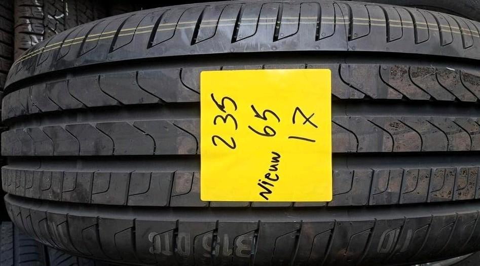 235/65/17 2356517 235/65r17 été nouveau, Autos : Divers, Pièces de sport automobile, Enlèvement