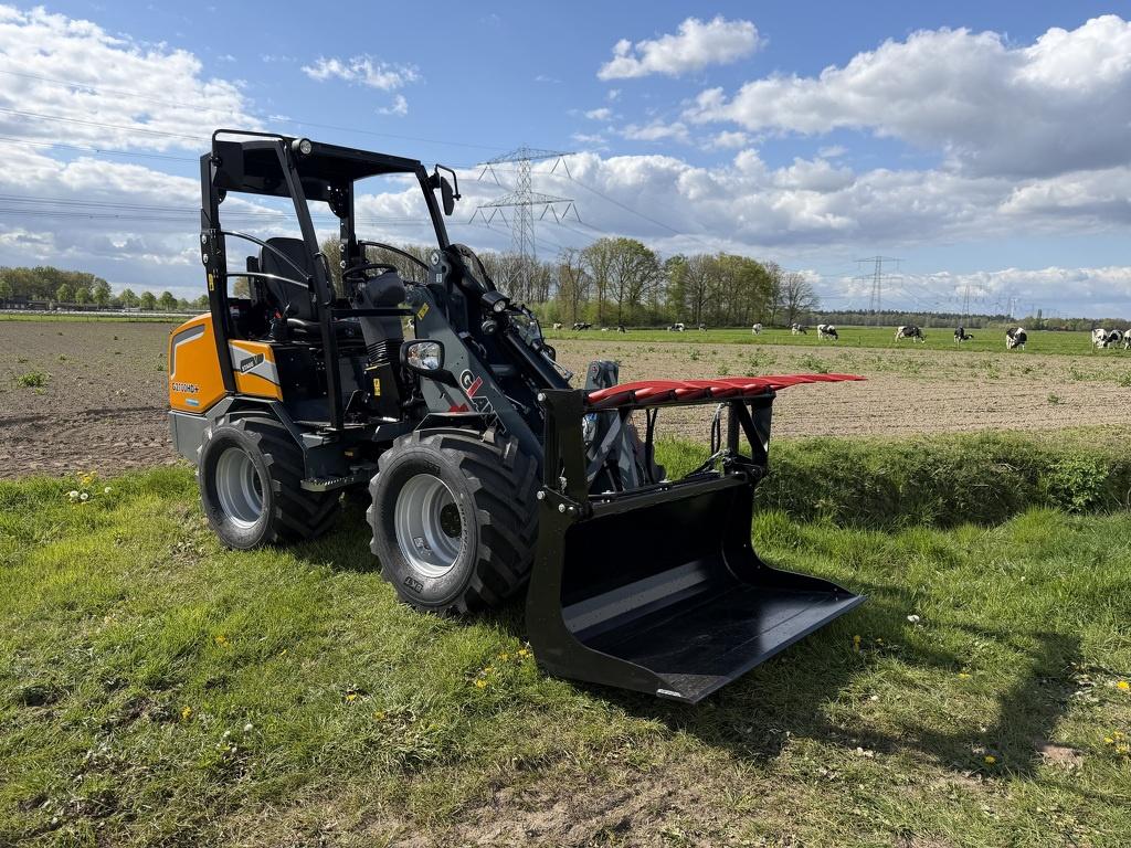 Giant G2700 HD+ minishovel / kniklader NIEUW, Tobroco, Info@tobroco.nl, Sprendlingenstraat 57
5061 KM  Oisterwijk, NL, Wiellader of Shovel