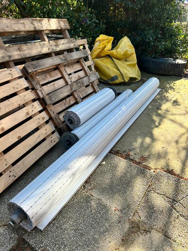 Rolluiken 4stuks - GRATIS, Doe-het-zelf en Bouw, Rolluiken, Gebruikt, Wit, Elektrische bediening, Ophalen
