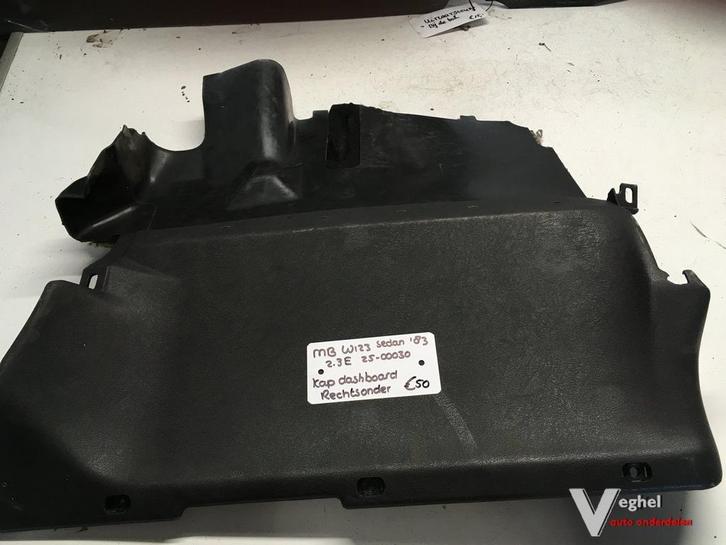 Mercedes W123 Sedan 2.3 1983 Wagennr 2500030  Dashboardkap R, Auto-onderdelen, Interieur en Bekleding, Gebruikt, Ophalen of Verzenden