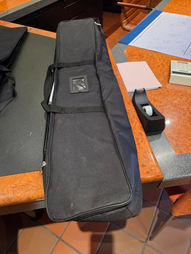 Gevoerde draagtas voor roll up, Enlèvement