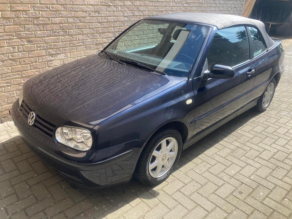 Volkswagen Golf 4 Cabriolet 1.6i, Auto's, Voorwielaandrijving, 4 zetels, Zwart, Overige kleuren