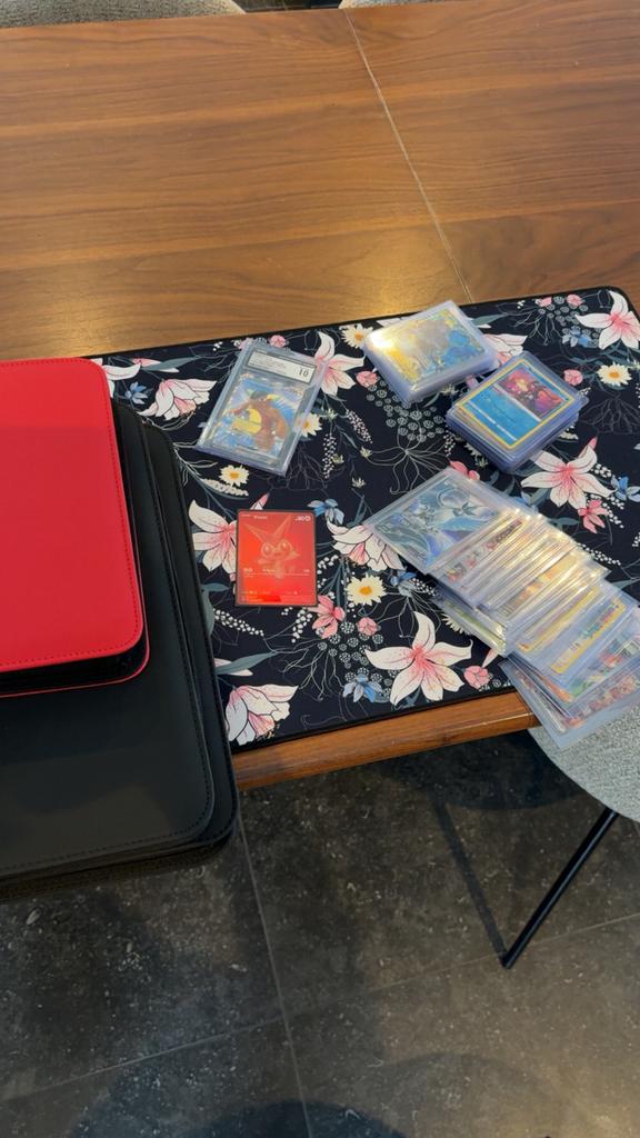 Pokemon/One piece kaarten collectie, Ophalen, Zo goed als nieuw