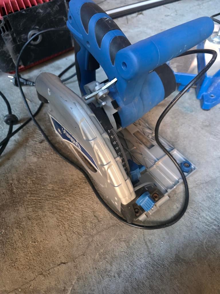 Cirkelzaag met blad, Ophalen