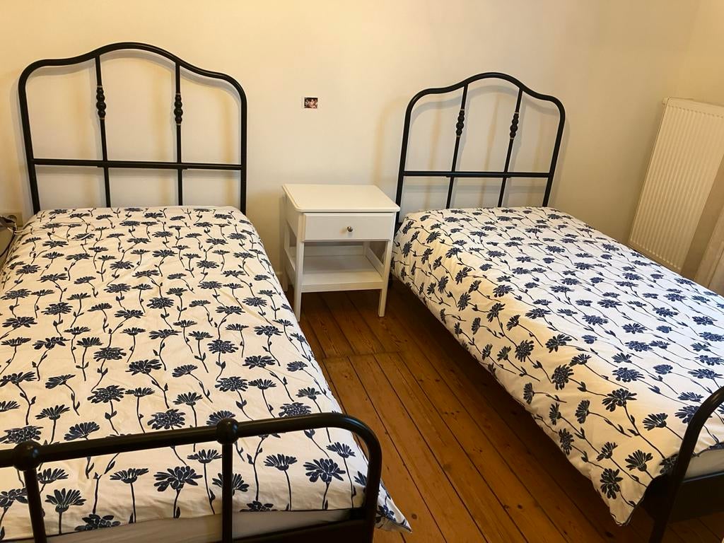 2 lits pour une personne avec matelas, Maison & Meubles, Chambre à coucher | Chambres à coucher complètes, Enlèvement, Comme neuf