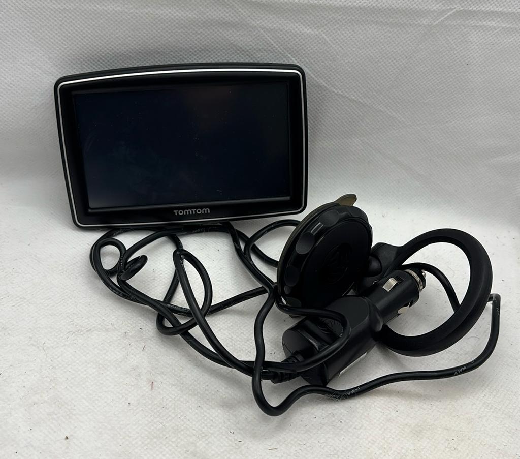 TomTom XL Portable Sat Nav + Car Charger & Suction Mount, Ophalen of Verzenden, Gebruikt