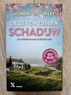 Lucinda Riley - De zeven zussen - Schaduw, Boeken, Romans, België, Lucinda Riley, Ophalen of Verzenden, Zo goed als nieuw