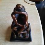 Bronzen beeldje van " de kus " , A. Robin  . 13,5 cm hoog ., Antiek en Kunst, Ophalen of Verzenden, Brons