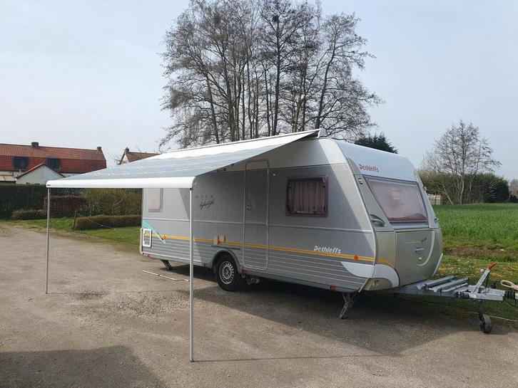 Caravan Dethleffs 2006, Caravanes & Camping, Caravanes, Particulier, jusqu'à 4, 1500 - 2000 kg, Banquette en rond, Dethleffs, Grand lit