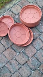 Plusieurs soucoupes  pour  pots, Ophalen