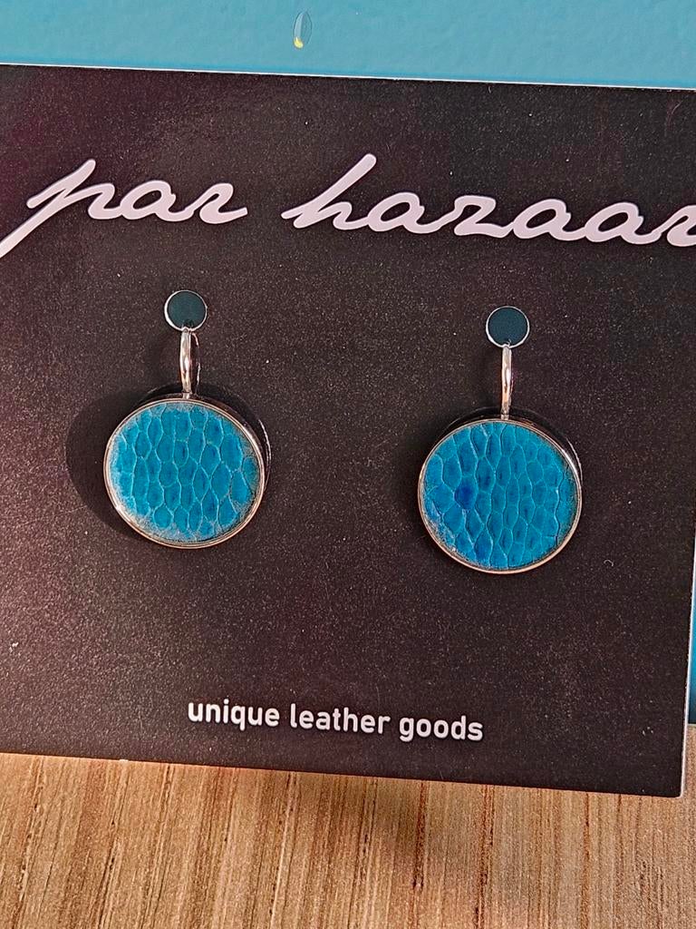 Oorbellen Par Hazaar blauw leer, Handtassen en Accessoires, Oorbellen, Ophalen of Verzenden, Blauw