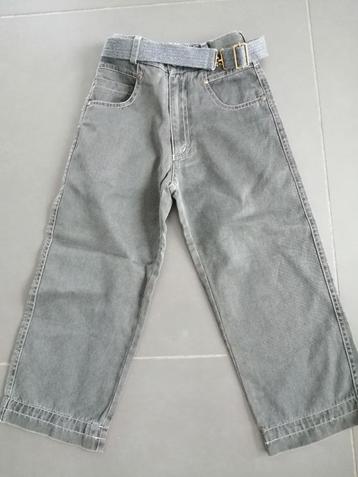 Nieuwe broek 4 jaar beschikbaar voor biedingen