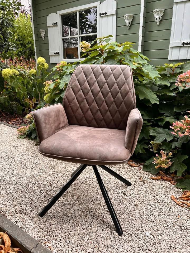 Twee moderne eetkamerstoelen – lederlook – zo goed als nieuw, Huis en Inrichting, Stoelen, Zo goed als nieuw, Twee, Kunststof