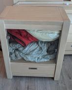 Meuble d’appoint avec porte vitrée et tiroir