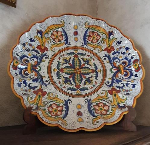 Groot handgeschilderd Deruta majolica-bord, Antiek en Kunst, Antiek | Keramiek en Aardewerk, Ophalen