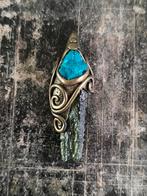 Hanger in polymeerklei met moldaviet en chrysocolla., Ophalen, Zo goed als nieuw