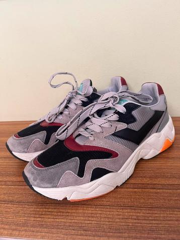 Pony sneakers maat 40 - zeer goed.  beschikbaar voor biedingen