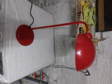 Vintage rode bureaulamp uit 1970 beschikbaar voor biedingen