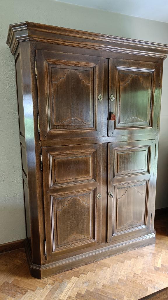 massief houten hoge tv kast GRATIS, Antiek en Kunst, Antiek | Meubels | Kasten, Ophalen