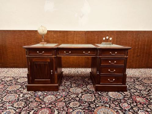 Klassiek Engels Chesterfield Bureau, Antiek en Kunst, Antiek | Kantoor en Zakelijk, Ophalen of Verzenden