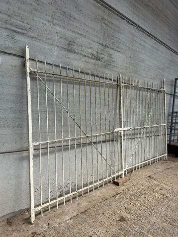 Mooi oud landelijk dubbel hekken smeedijzeren poort  beschikbaar voor biedingen