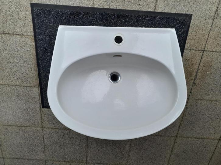 Lavabo Villeroy & Boch (zo goed als nieuw), Huis en Inrichting, Badkamer | Complete badkamers, Zo goed als nieuw, Ophalen