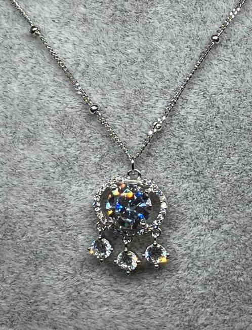 Zilveren hanger met moissanite lab made diamant 1 karaat, Handtassen en Accessoires, Kettingen, Nieuw, Overige materialen, Wit