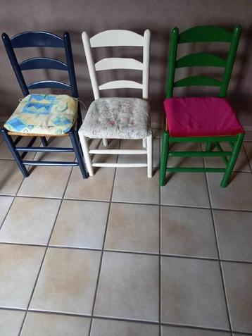 Houten stoelen: 3 stuks beschikbaar voor biedingen