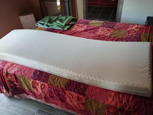 Matelas en mousse 2M x 0,6M, Huis en Inrichting, Slaapkamer | Matrassen en Bedbodems, Zo goed als nieuw, Matras, 70 cm of minder