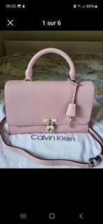 Sac à bandoulière Calvin Klein, Handtassen en Accessoires, Tassen | Damestassen, Ophalen, Zo goed als nieuw, Roze, Schoudertasje