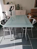 Tafel met glazen blad + 4 stoelen (metaal - plastiek), Maison & Meubles, Tables | Tables à manger, Utilisé, Enlèvement ou Envoi