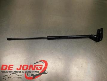 Gasdemper rechts-achter van een Peugeot 3008 beschikbaar voor biedingen