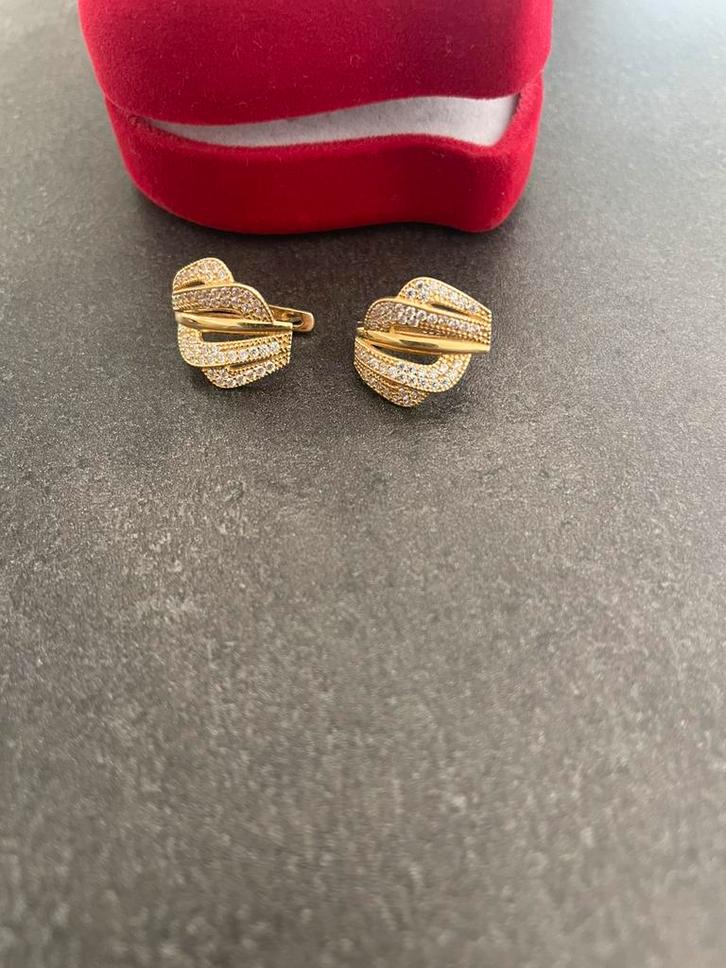 Goude oorbellen 750k, Handtassen en Accessoires, Manchetknopen, Zo goed als nieuw, Goud, Ophalen