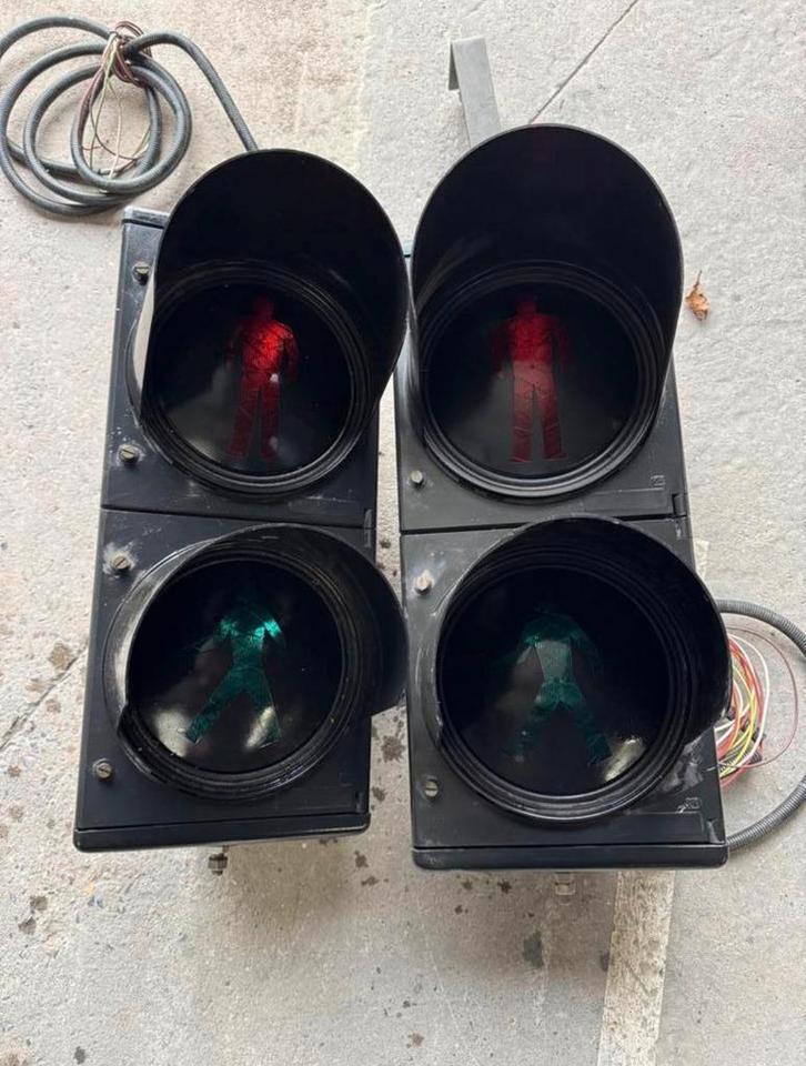Verkeerslichten (voetgangers , groen + rood ) perfecte staat, Zakelijke goederen, Kantoor en Winkelinrichting | Apparatuur en Telecommunicatie