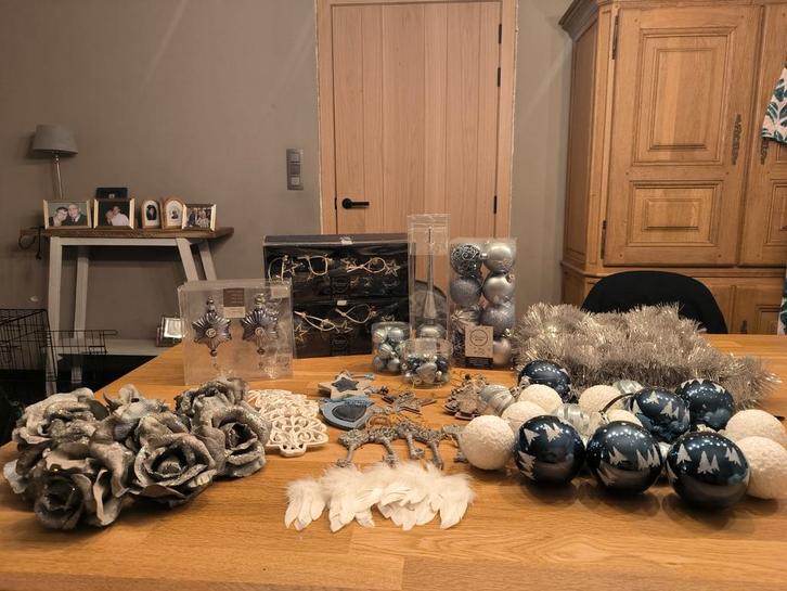 Set glazen kerstballen, slingers, rozen,.. blauw, wit, grijs, Diversen, Kerst, Zo goed als nieuw, Ophalen
