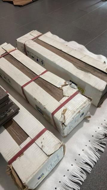 3 dozen vloertegels 1ste keuze. Inhoud per doos = ± 1,1 m² beschikbaar voor biedingen