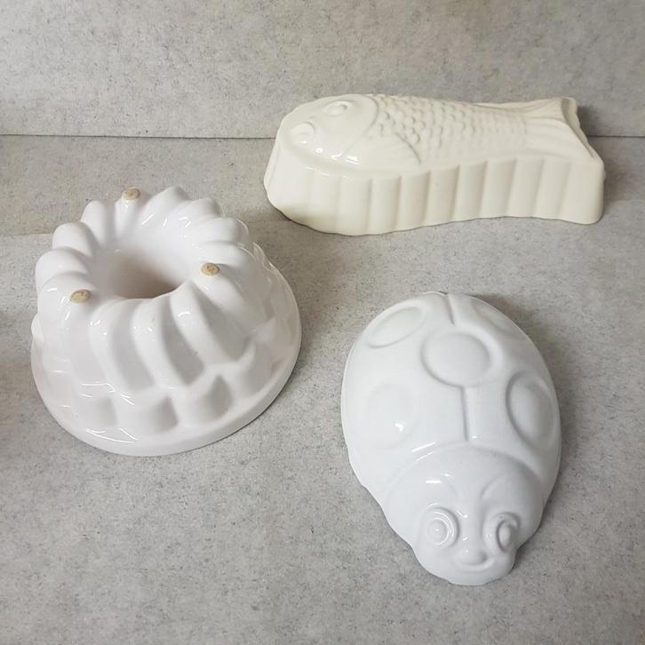 Bakvormen, puddingvormen in keramiek, wit, Antiek en Kunst, Antiek | Keramiek en Aardewerk, Ophalen of Verzenden
