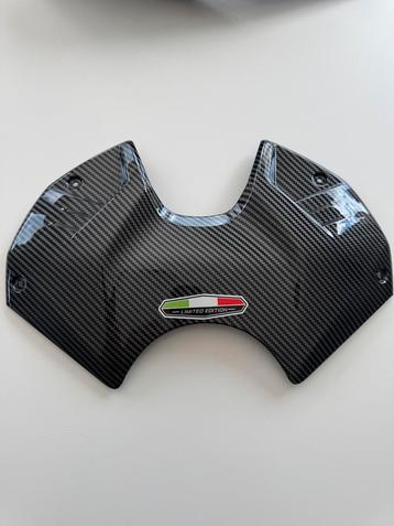 Carbon tank cover streetfighter v4 beschikbaar voor biedingen