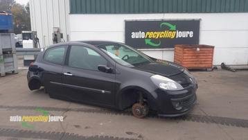 Buitenspiegel rechts van een Renault Clio beschikbaar voor biedingen