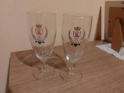 2 Bierglazen op voet / Brouwerij Roman, Verzamelen, Glas en Drinkglazen, Zo goed als nieuw, Bierglas, Verzenden
