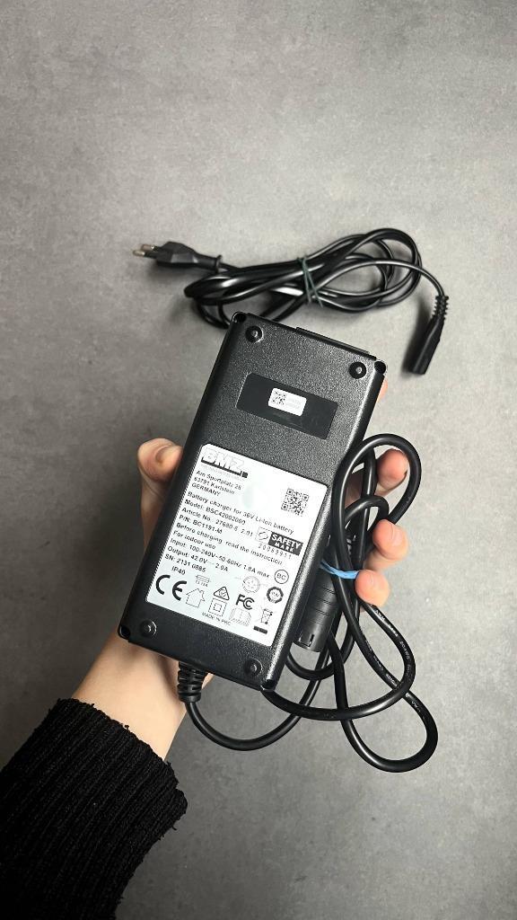 Brompton Electric Batterijlader-Set BMZ 2A EU-versie, Fietsen en Brommers, Fietsaccessoires | Fietsaccu's, Zo goed als nieuw, Ophalen of Verzenden