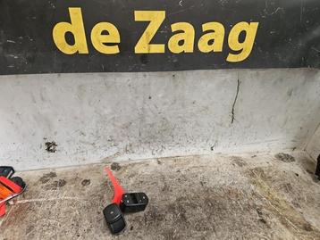 Elektrisch Raam Schakelaar van een Opel Corsa beschikbaar voor biedingen