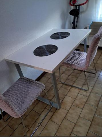 TABLE DE CUISINE + 4 chaises, Maison & Meubles, Tables | Tables à manger, 100 à 150 cm, Quatre personnes, Métal, Carré