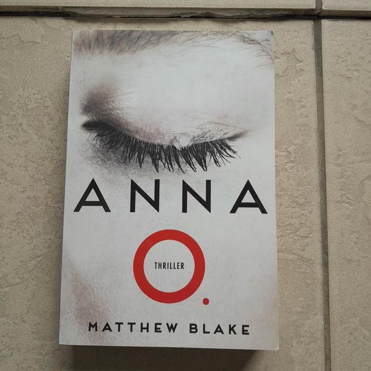 Matthew Blake - Anna O., Boeken, Thrillers, Zo goed als nieuw, Ophalen