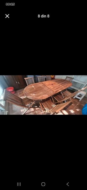 Tafel en stoelen  beschikbaar voor biedingen